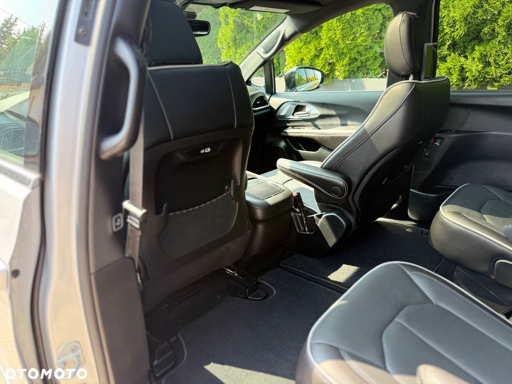 Chrysler Pacifica - 28