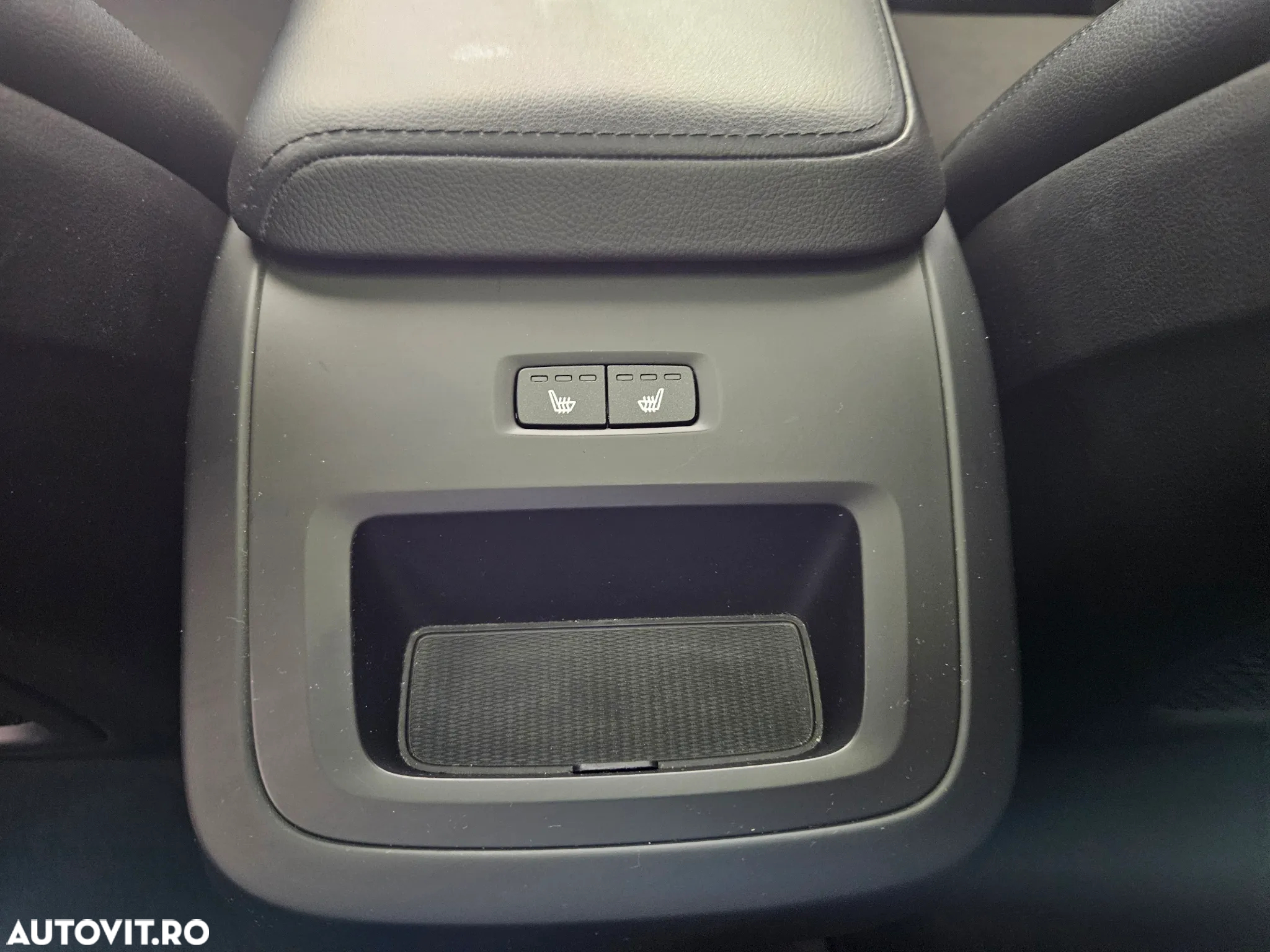 Volvo XC 60 B4 MHEV AT8 FWD Momentum Pro - 17