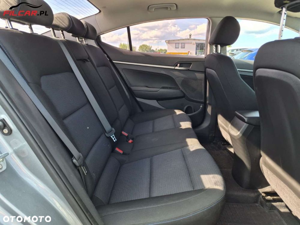 Hyundai Elantra - 15