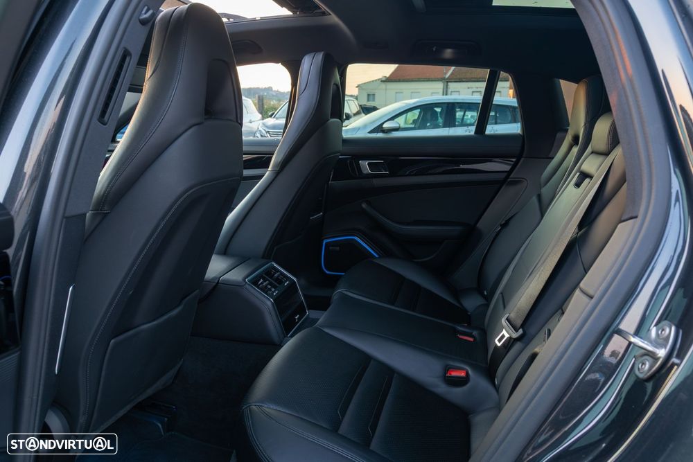 Porsche Panamera Sport Turismo 4 E-Hybrid - 16