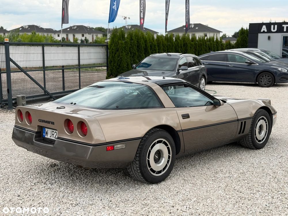 Chevrolet Corvette - 9