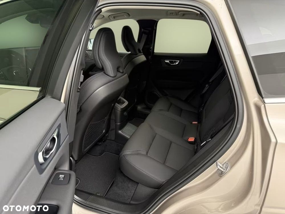 Volvo XC 60 T6 Plug-In Hybrid AWD Plus Bright - 10