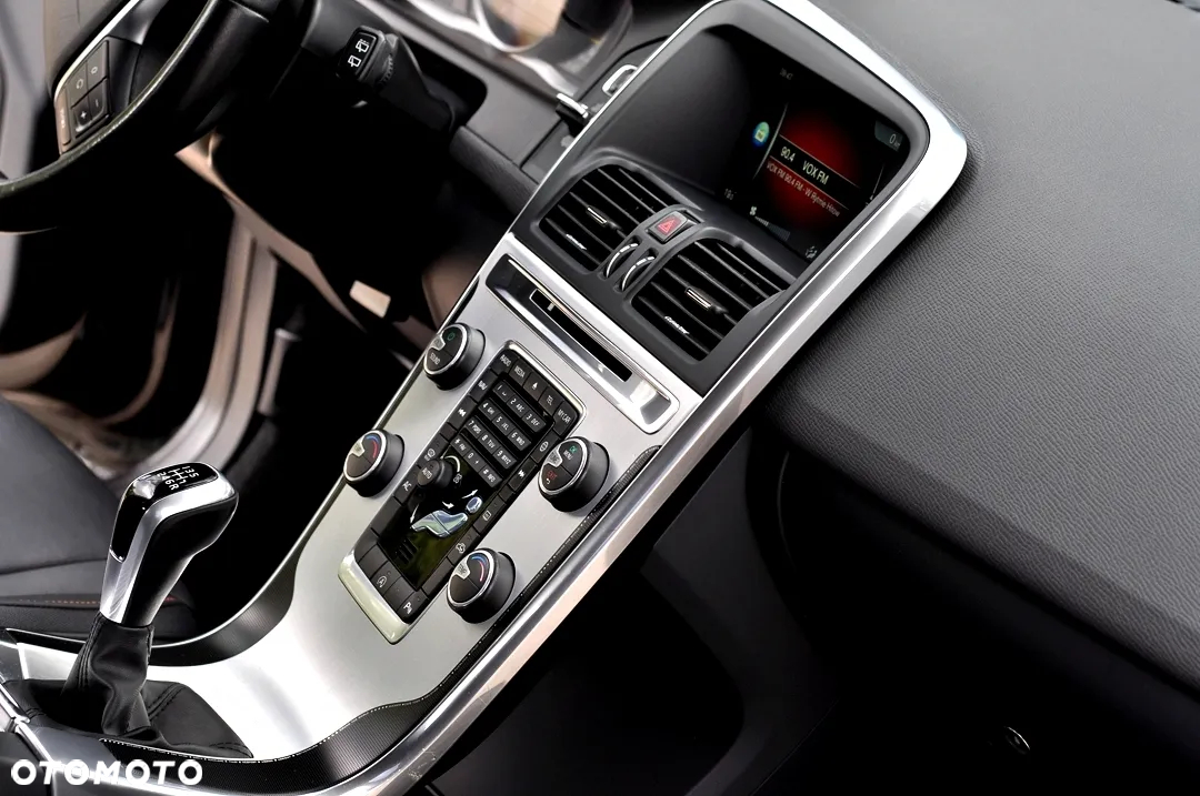 Volvo XC 60 D3 Drive-E Ocean Race - 30
