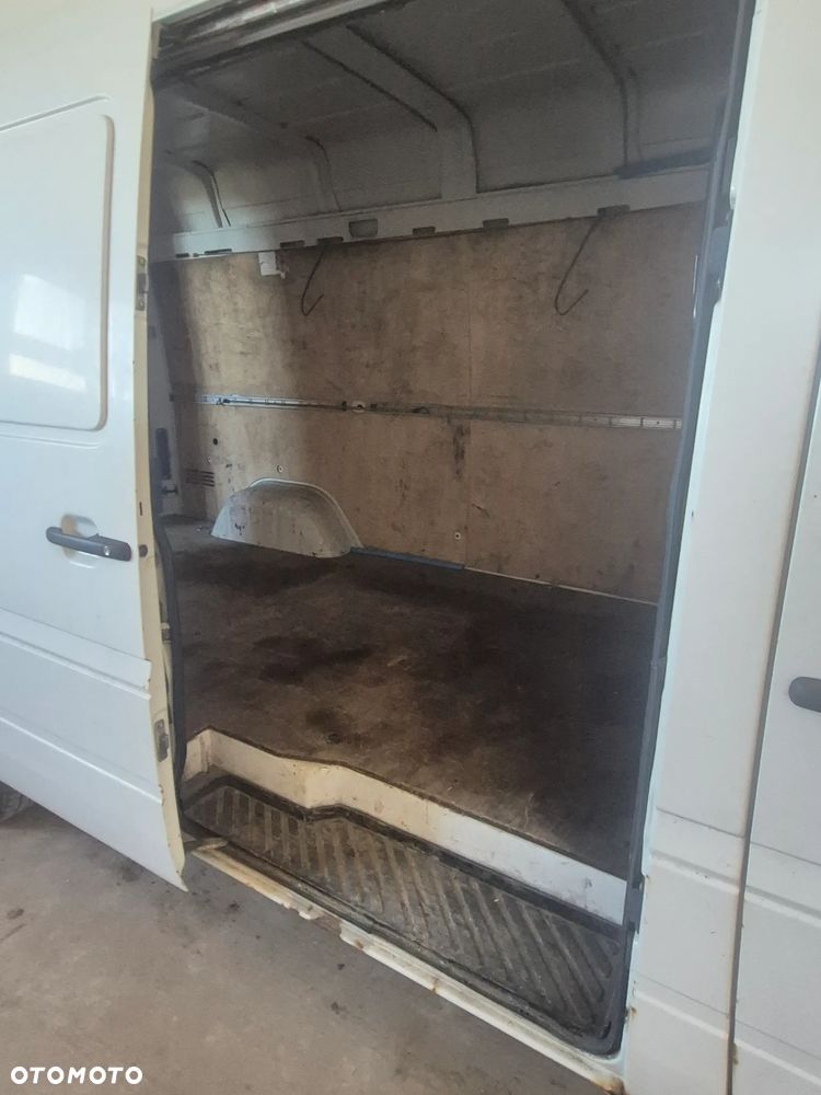 Mercedes-Benz Sprinter - 11