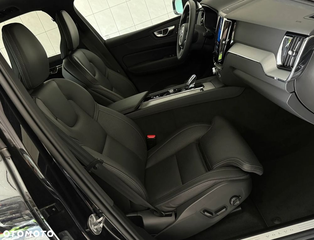 Volvo XC 60 B5 B AWD Plus Dark - 9