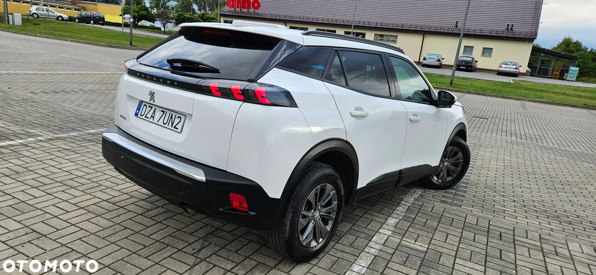 Peugeot 2008 PureTech 100 Allure - 4
