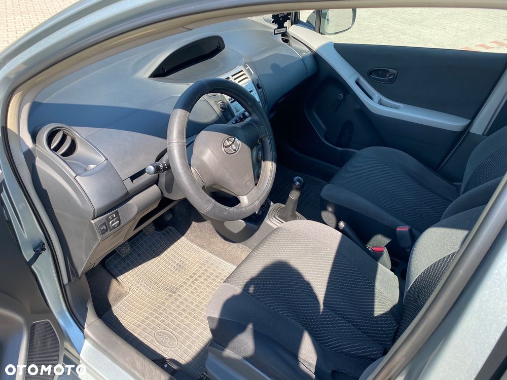 Toyota Yaris 1.0 Luna - 4