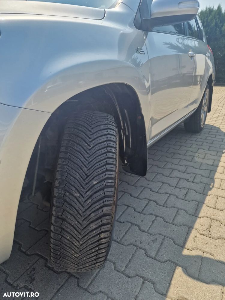 Toyota RAV4 2.2L D-CAT A/T Luxury - 2