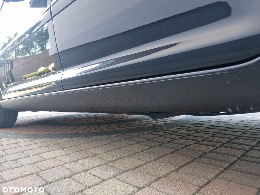 Volkswagen Touran 2.0 TDI DPF Highline - 9