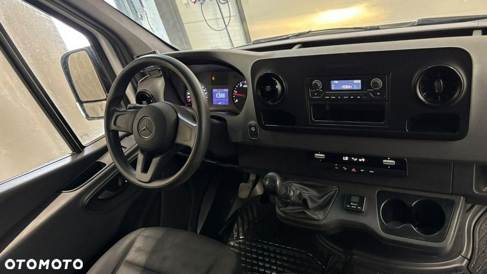 Mercedes-Benz Sprinter - 14