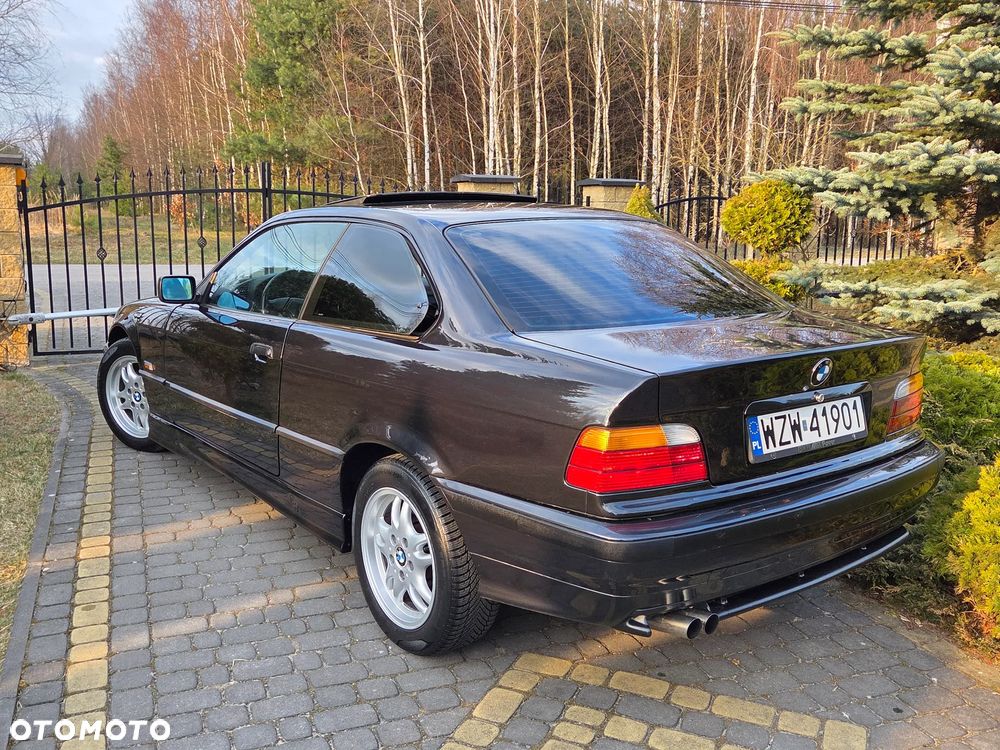 BMW Seria 3 323i - 13