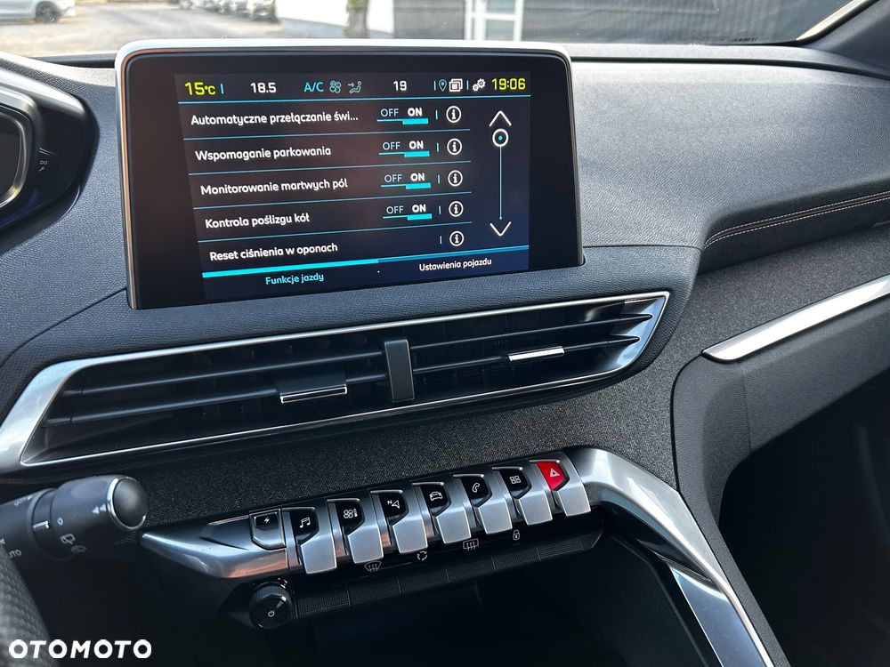 Peugeot 3008 1.6 PureTech HYbrid4 GT Line S&S EAT8 - 23