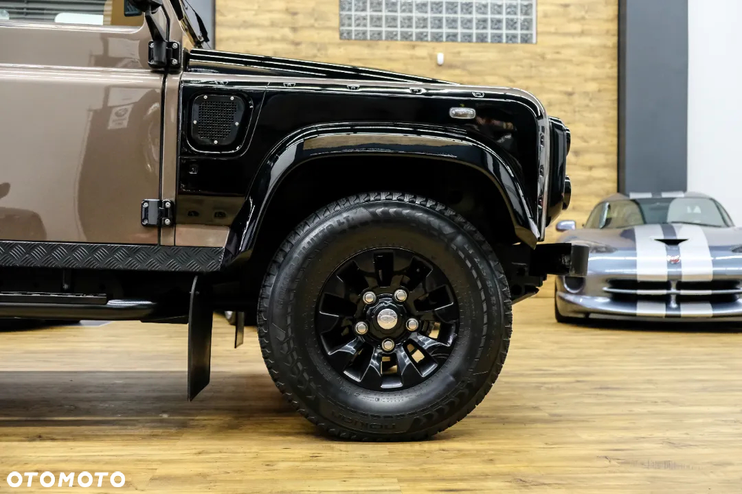 Land Rover Defender 110 2.2 TD4 SE - 31