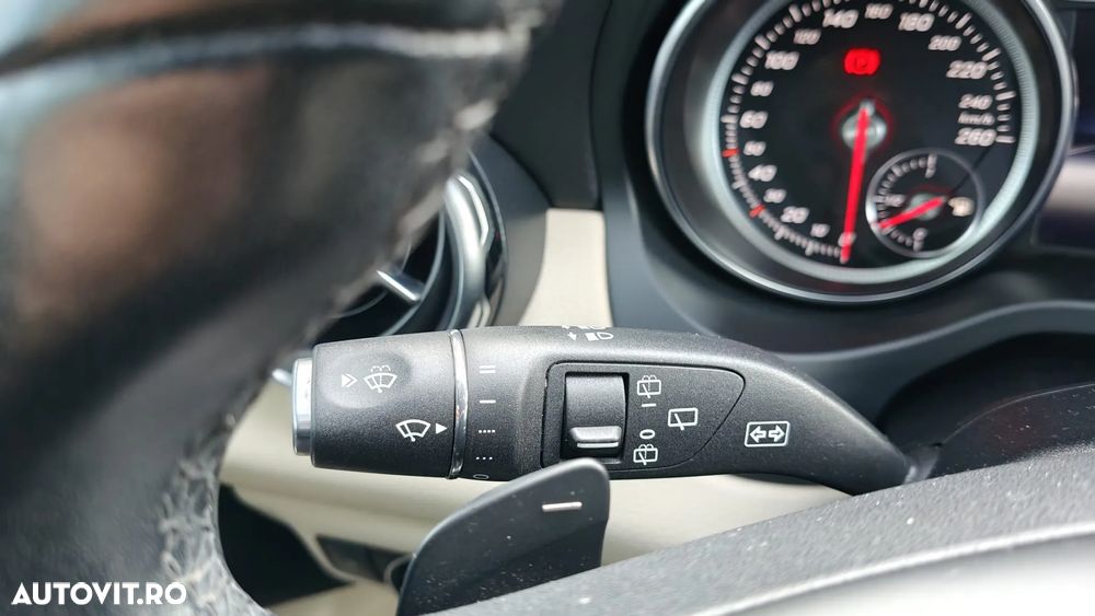 Mercedes-Benz GLA 180 7G-DCT Urban - 17