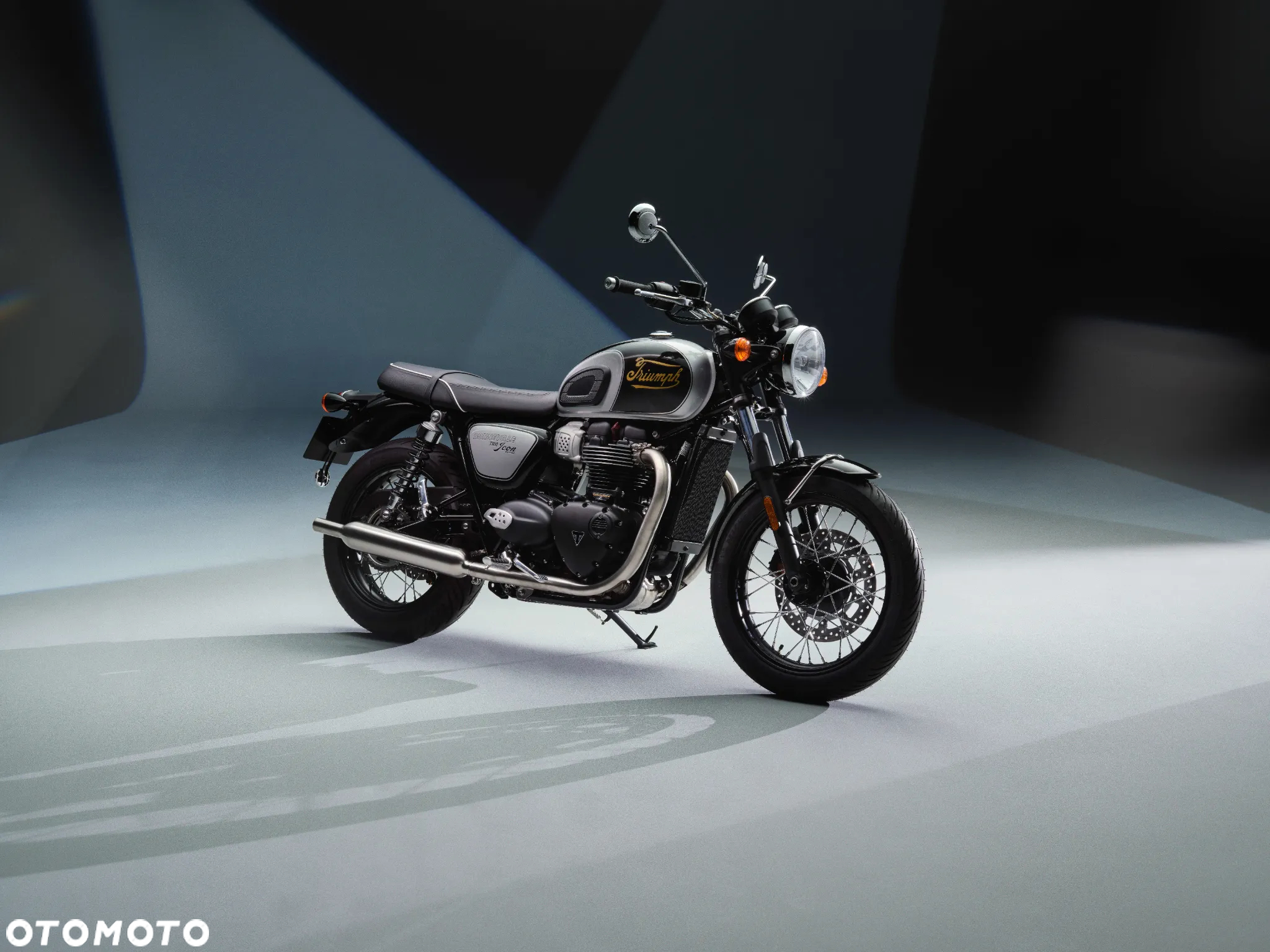 Triumph Bonneville - 2