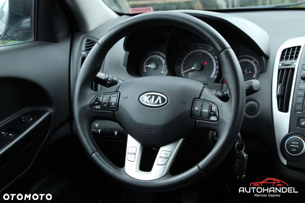 Kia Ceed - 15