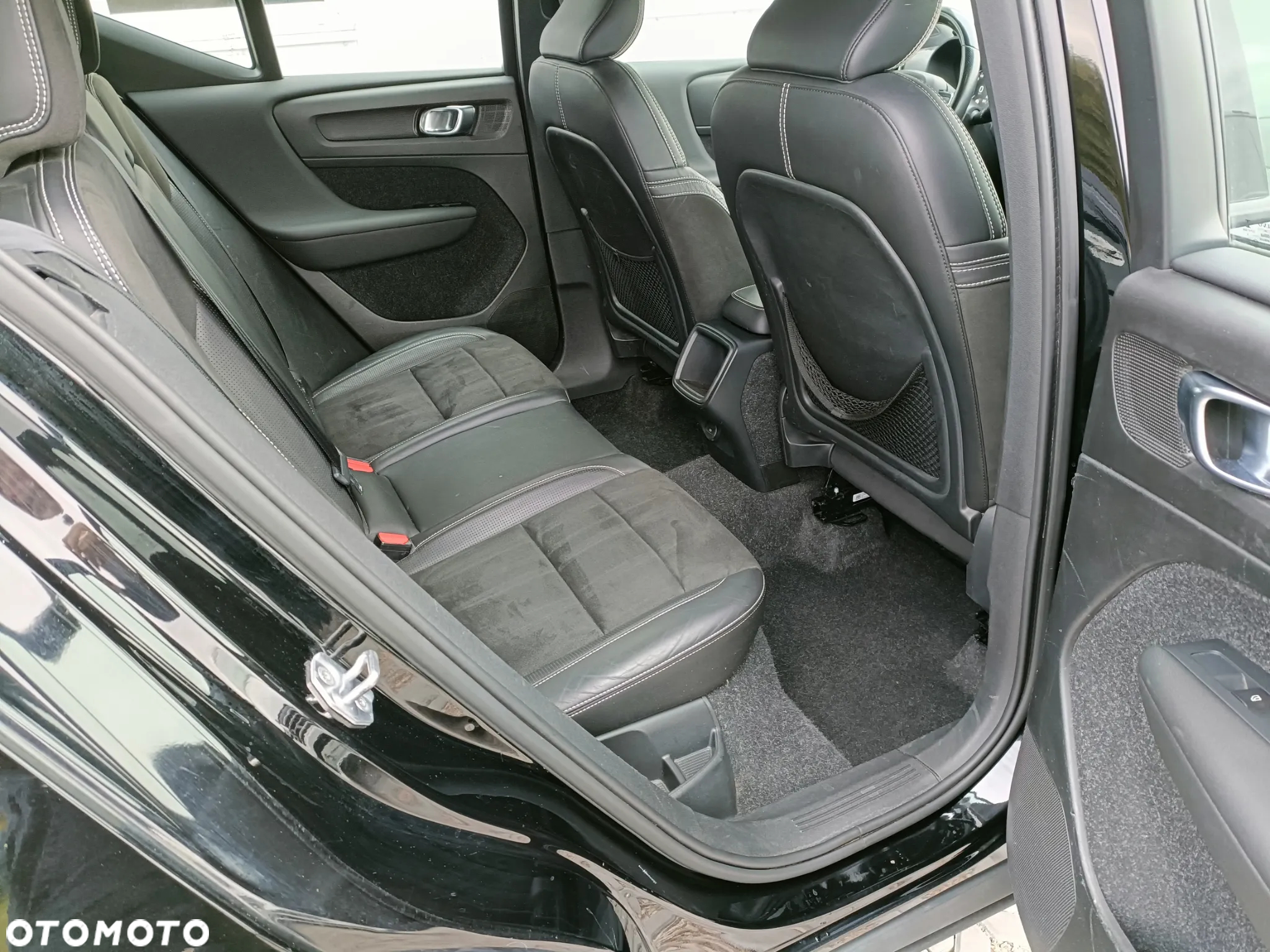 Volvo XC 40 D4 AWD R-Design - 16