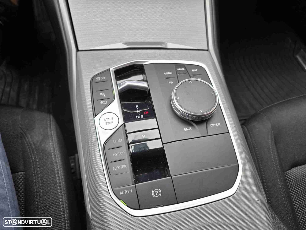 BMW 320 e Touring Auto - 9