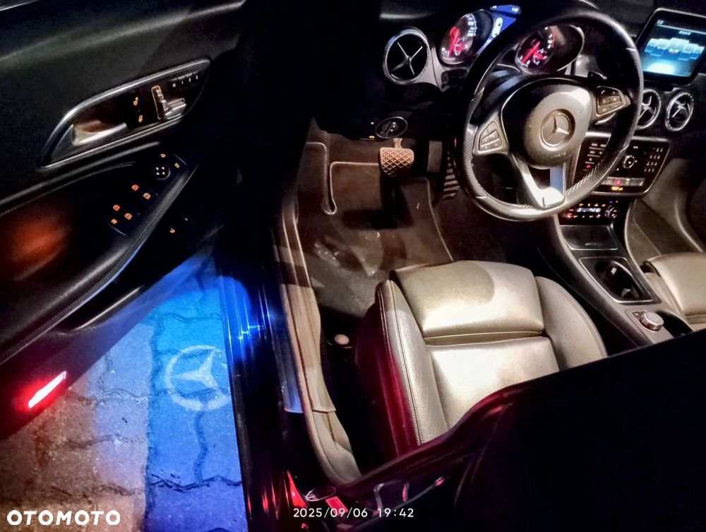 Mercedes-Benz CLA 250 4-Matic 7G-DCT - 13