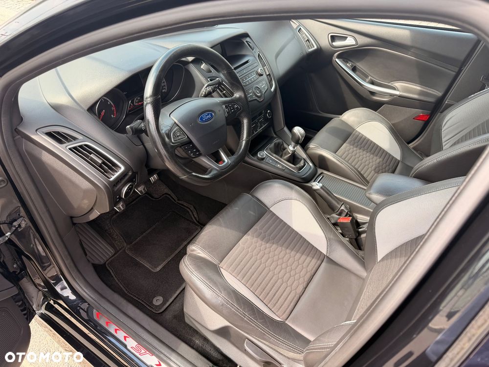 Ford Focus ST - 7