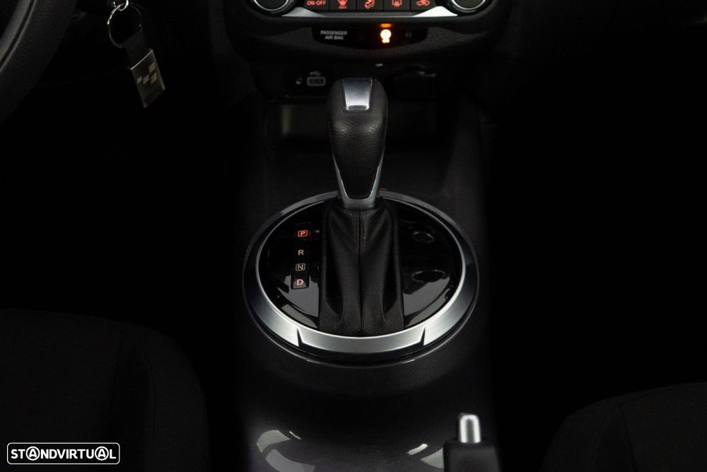 Nissan Juke 1.0 DIG-T N-Connecta DCT - 24