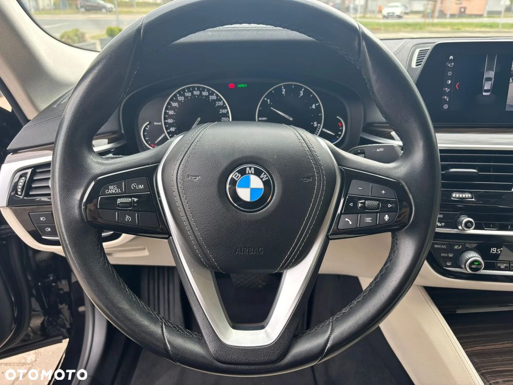BMW Seria 5 520d Luxury Line - 11