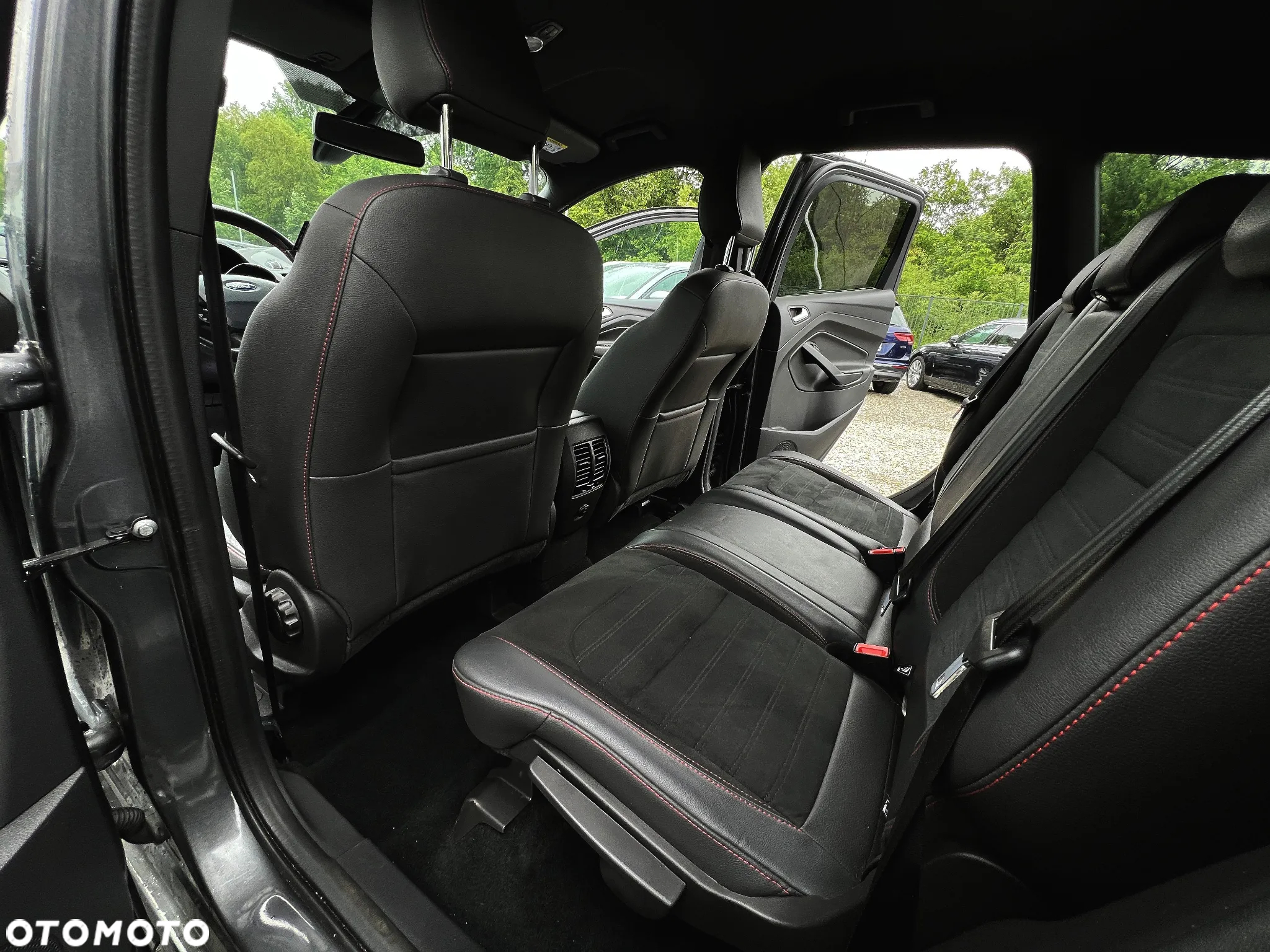 Ford Kuga 2.0 TDCi 2x4 ST-Line - 24