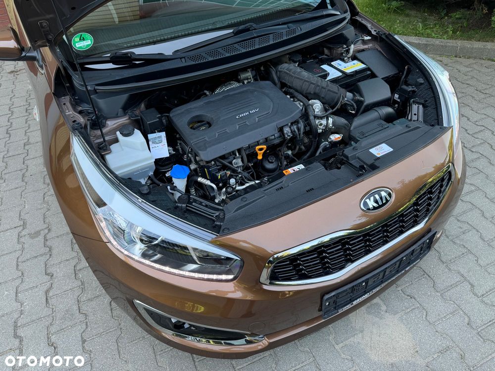 Kia Ceed 1.6 CRDi 136 ISG Dream-Team Edition - 29