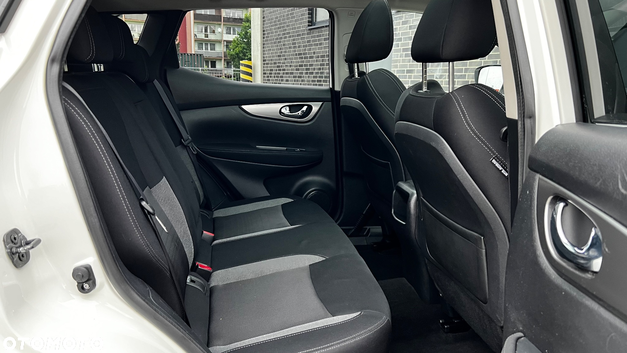 Nissan Qashqai 1.6 DIG-T N-Connecta - 34