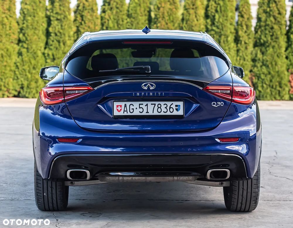 Infiniti Q30 - 11