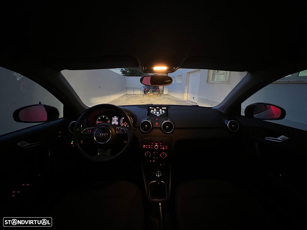 Audi A1 1.6 TDI S-line - 23