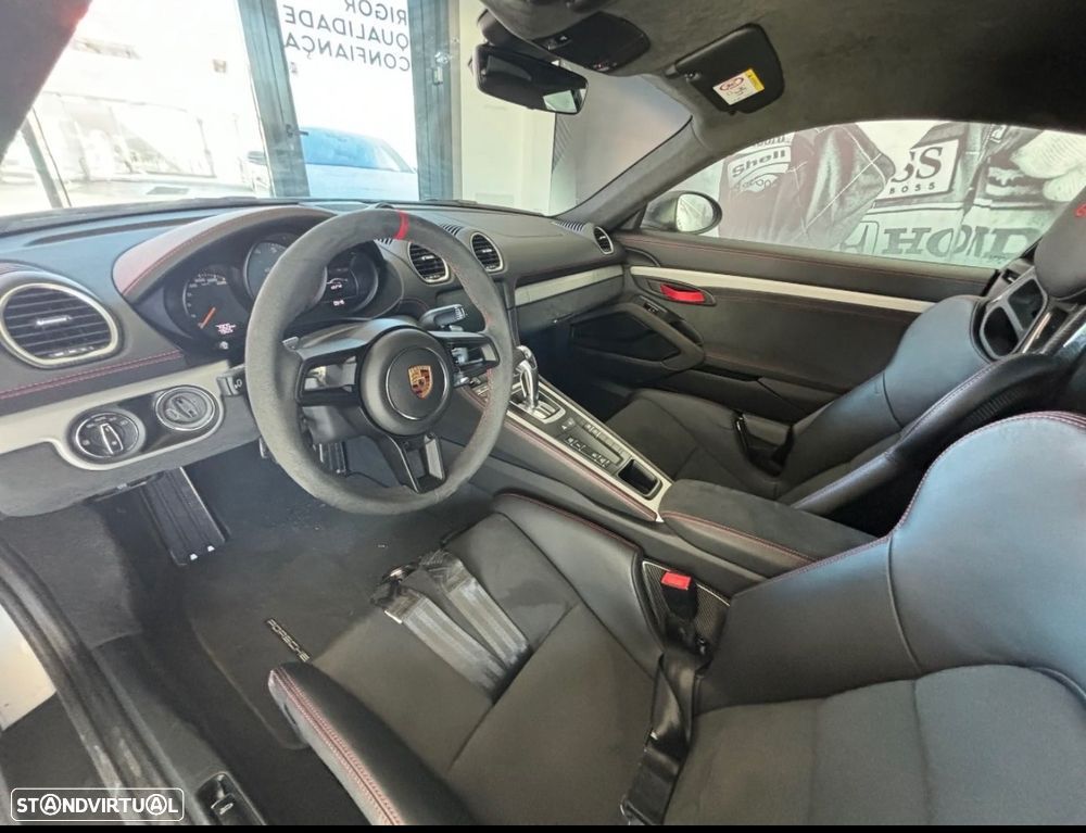 Porsche 718 Cayman GT4 PDK - 7