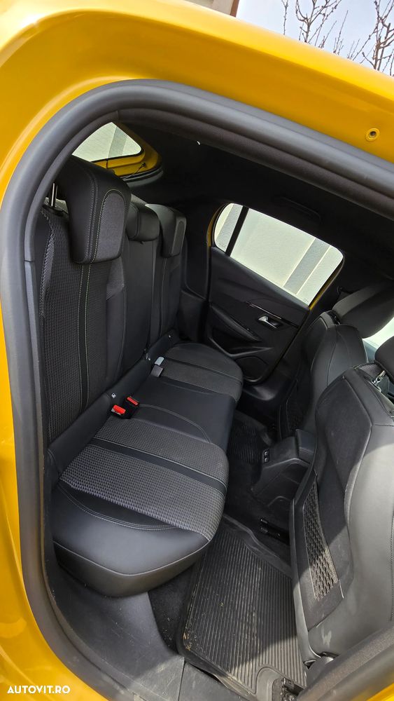 Peugeot 208 1.2 L PureTech STT EAT8 GT Line - 12