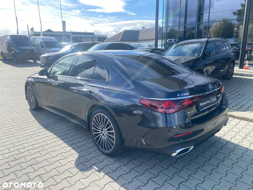 Mercedes-Benz Klasa E 200 4-Matic AMG - 4