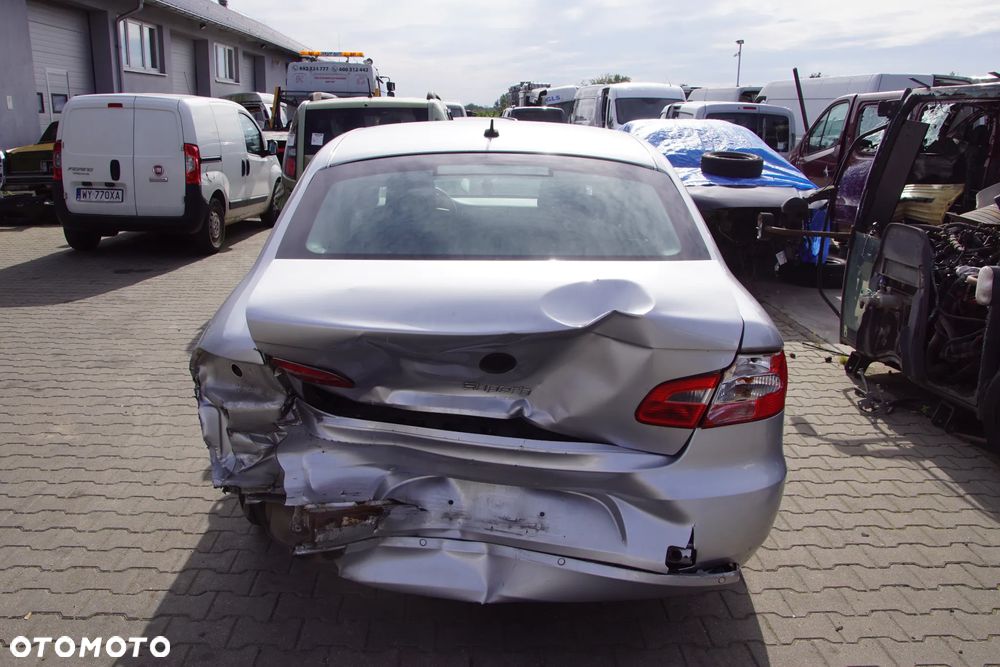 Auto na części - Skoda Superb II 2.0 TDI 140 KM BMP KXX LA7W 2009R Silnik Skrzynia Drzwi Błotnik Zderzak Lampa Lusterko Klamka Szyba Deska Kokpit Sterownik Moduł Czujnik Licznik Panel Kierownica - 5