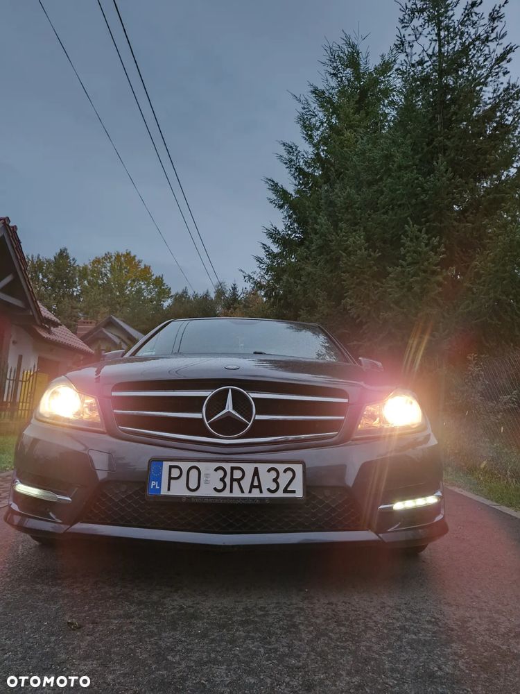 Mercedes-Benz Klasa C 250 CGI BlueEff Elegance - 27