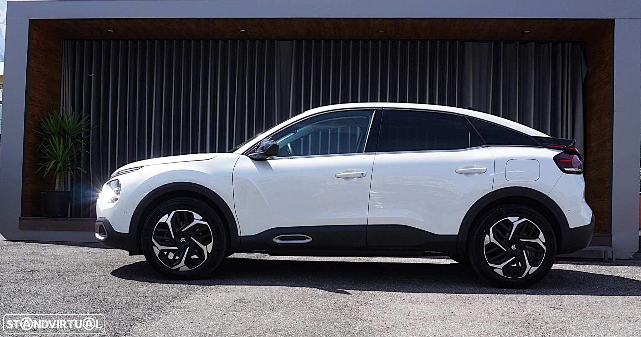 Citroën C4 1.2 PureTech Shine EAT8 - 9