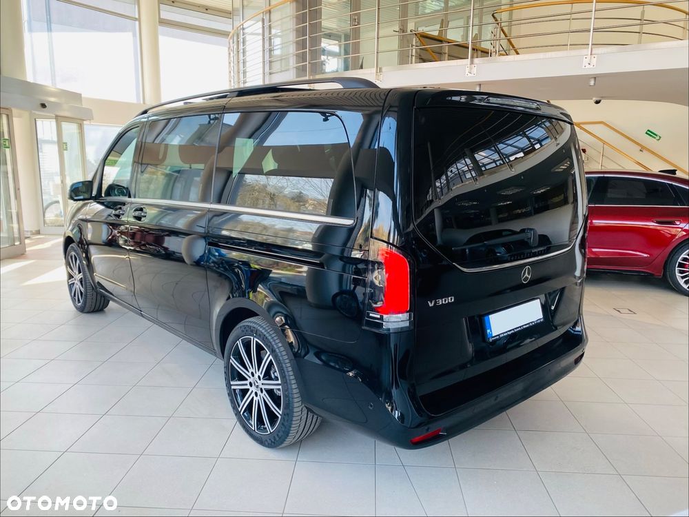 Mercedes-Benz Klasa V - 12