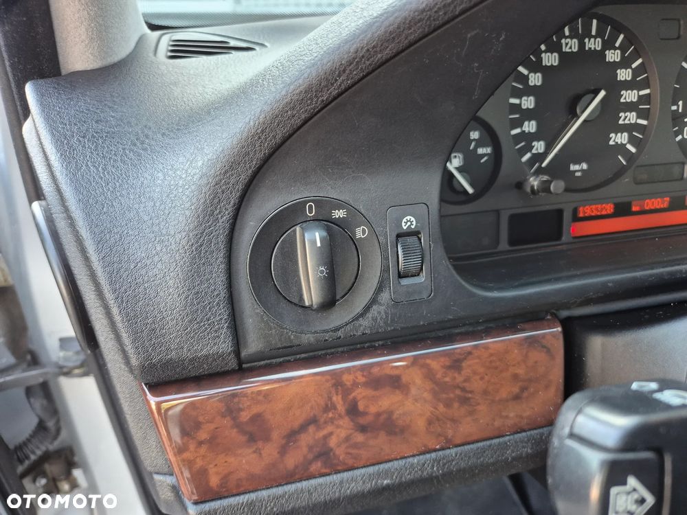 BMW Seria 5 525i - 29