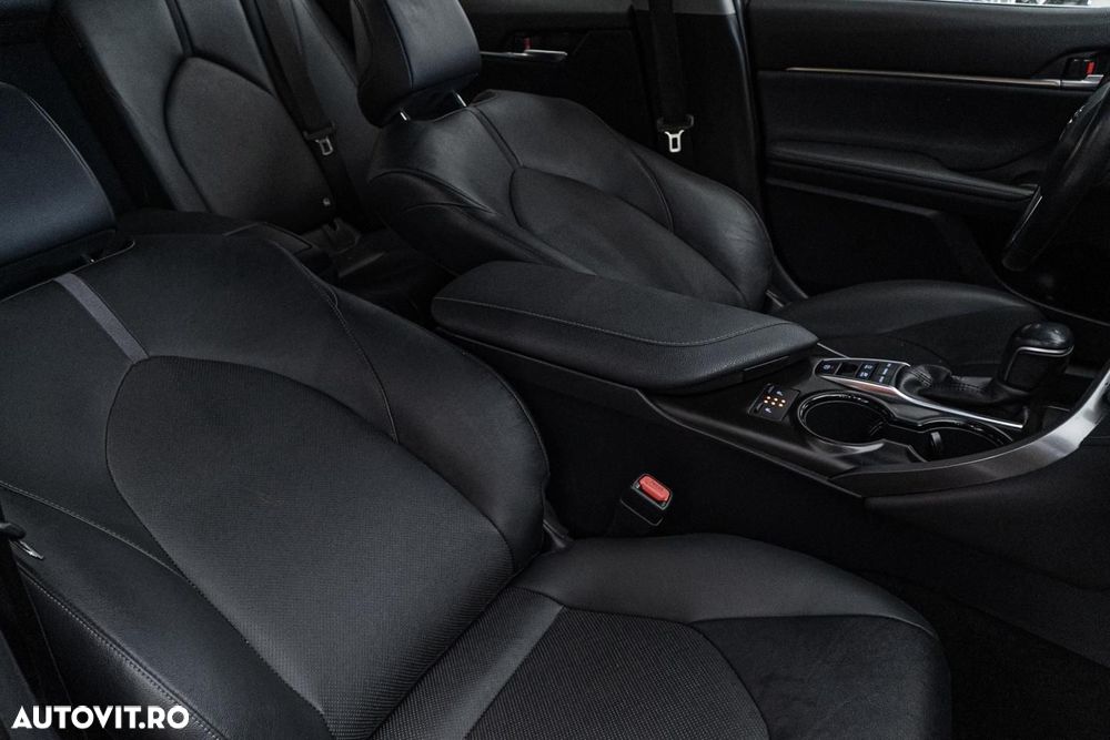 Toyota Camry Executive - 33