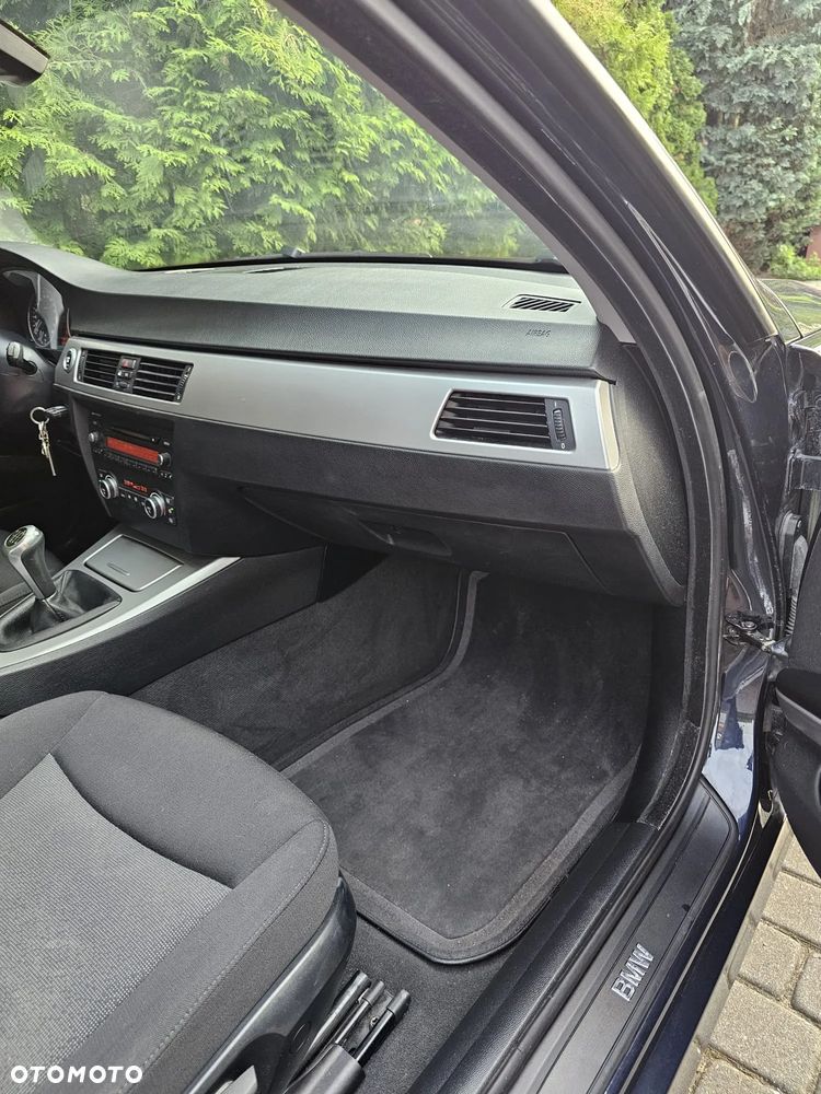 BMW Seria 3 318i - 5