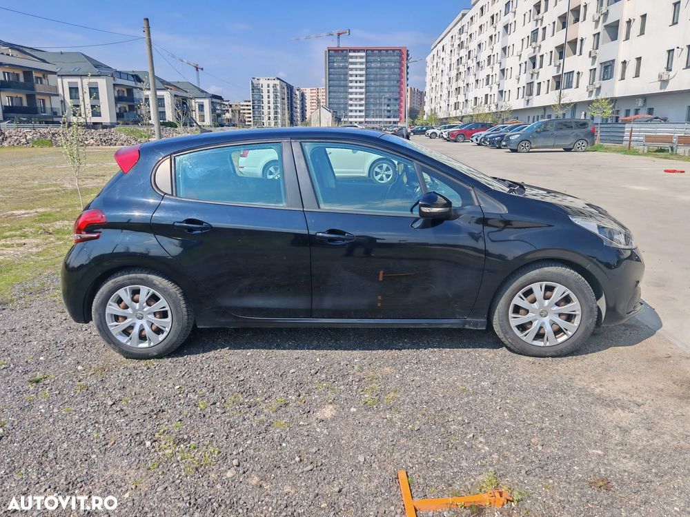 Peugeot 208 1.2 L PureTech Active - 6