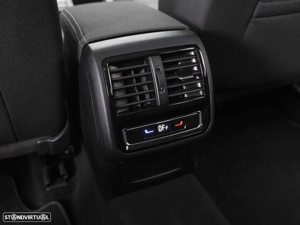 Volkswagen Passat Variant 2.0 TDI Business DSG — fotografia 11