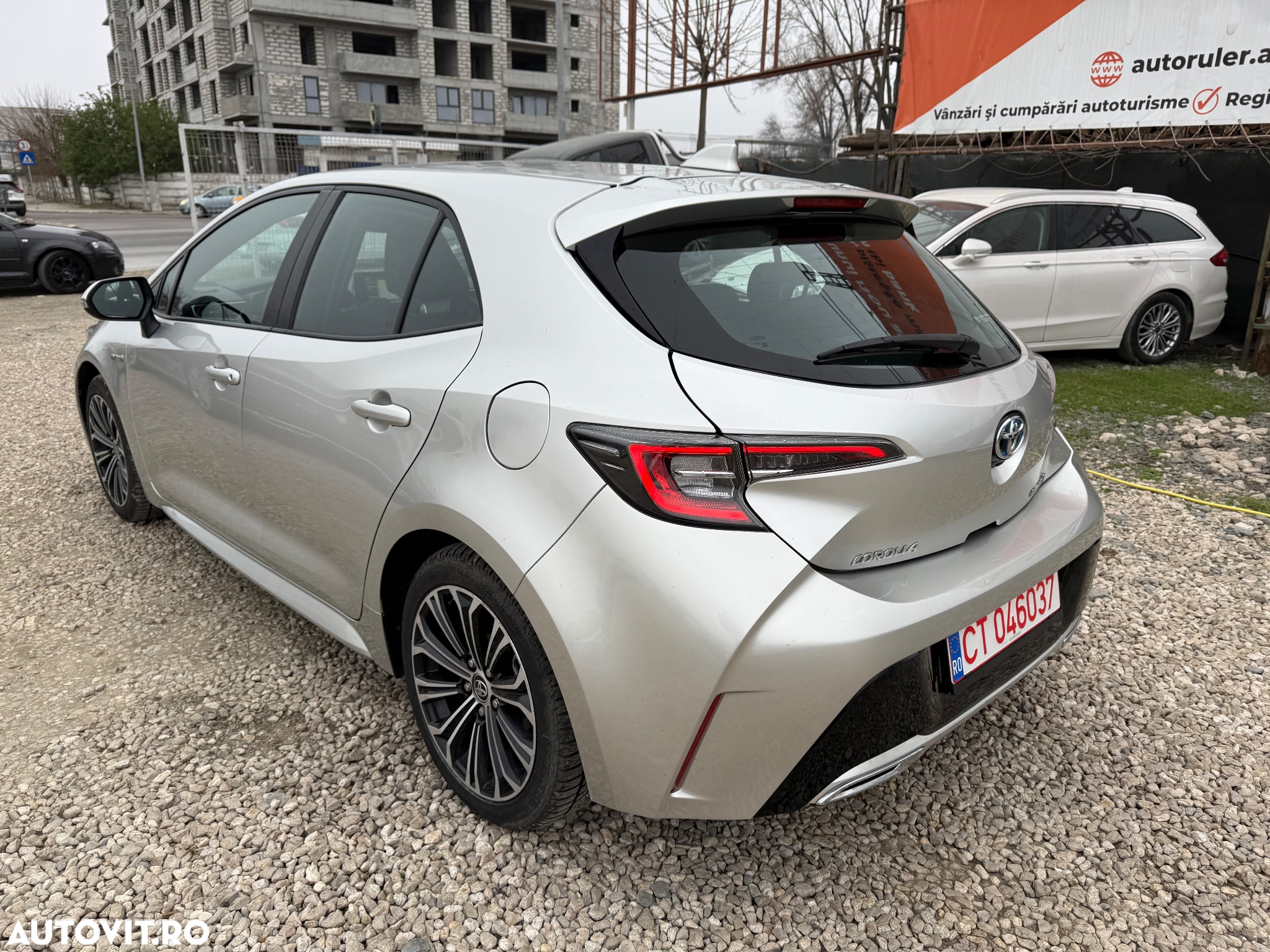 Toyota Corolla 2.0 Hybrid Lounge - 27