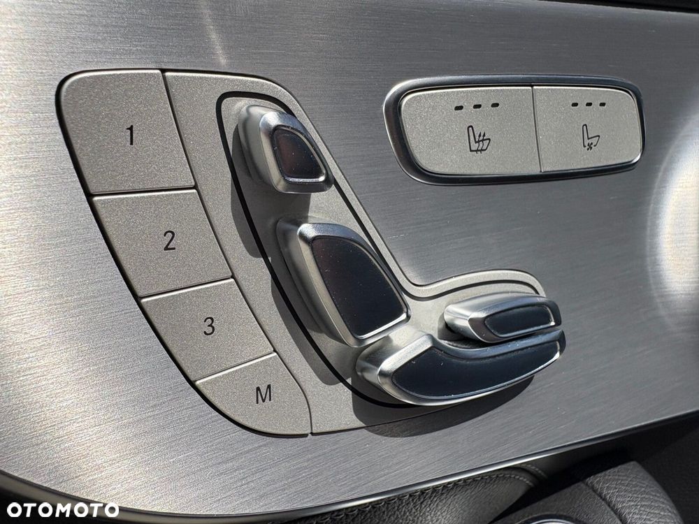 Mercedes-Benz Klasa C AMG 43 4-Matic - 22