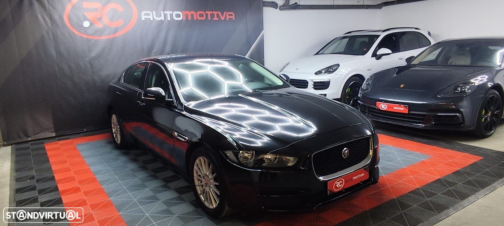Jaguar XE 2.0 D Prestige - 1