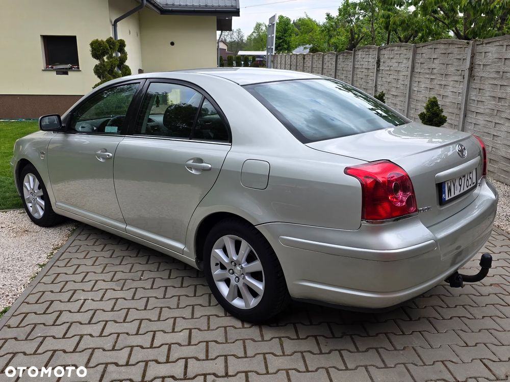 Toyota Avensis 2.0 D-4D Sol - 2