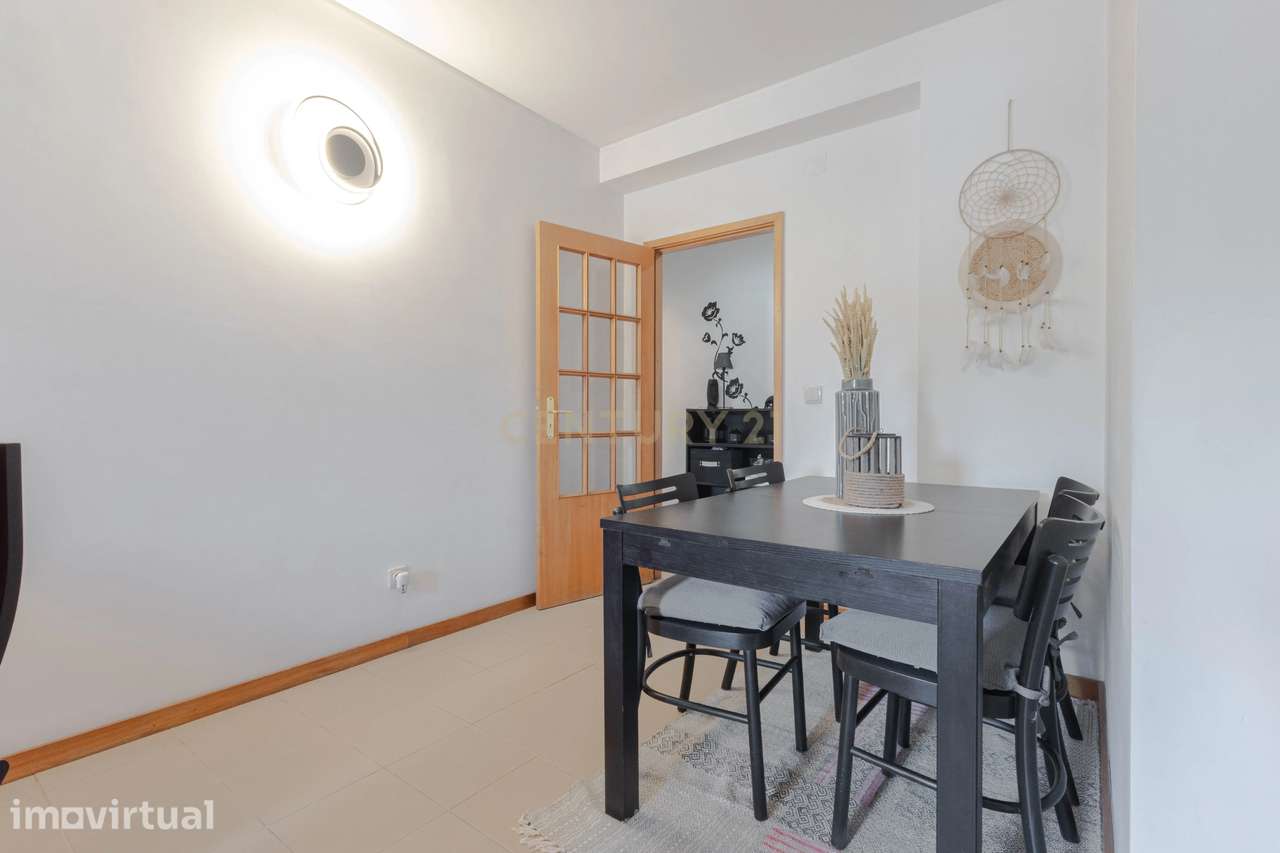 Fantástico Apartamento T2 com Lareira, Varanda e Lugar de Garagem | Fâ - Grande imagem: 3/26