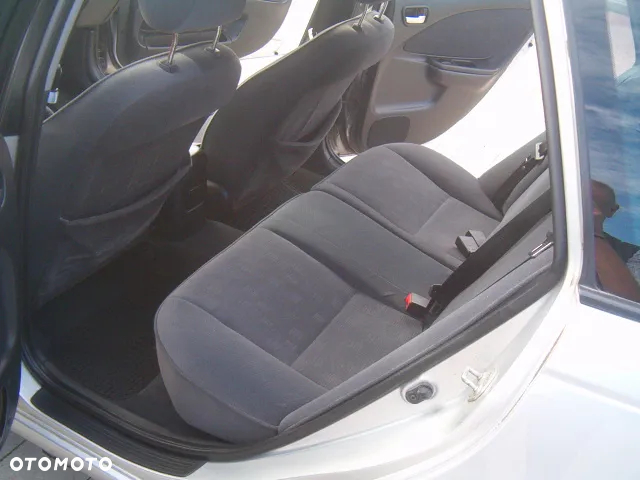 Toyota Avensis 1.8 VVT-i Terra Plus - 15