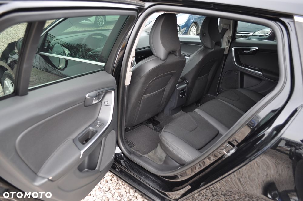 Volvo V60 D4 Geartronic Momentum - 19